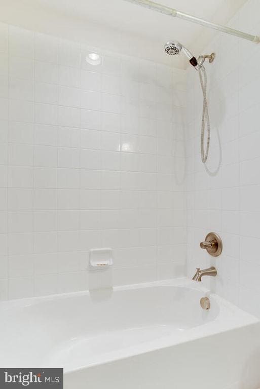 Building Photo - 2740 Prospect Hill Dr