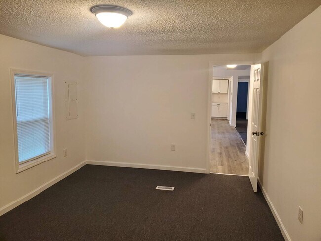 Building Photo - 515 Swinson Rd