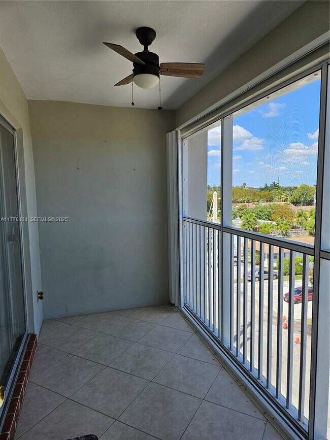 Building Photo - 330 SE 2nd St