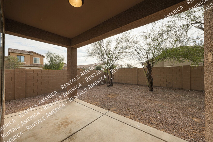 Building Photo - 8805 W Hilton Ave