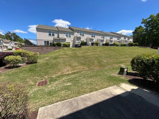 Building Photo - Corner Unit 3BD, 2.5BA Townhouse in North ...