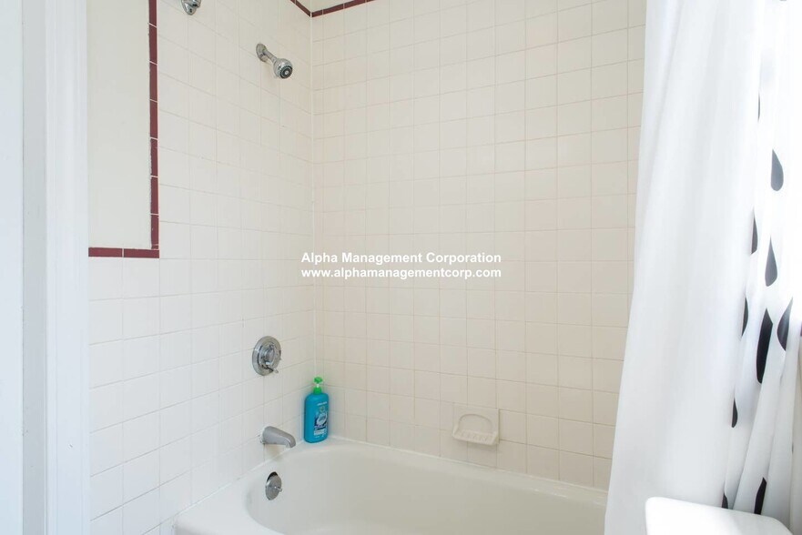 Building Photo - 58 Queensberry St