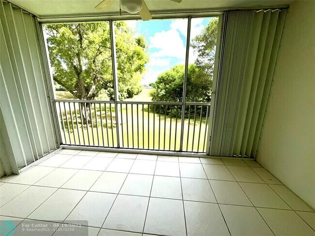 Building Photo - 3200 N Palm Aire Dr