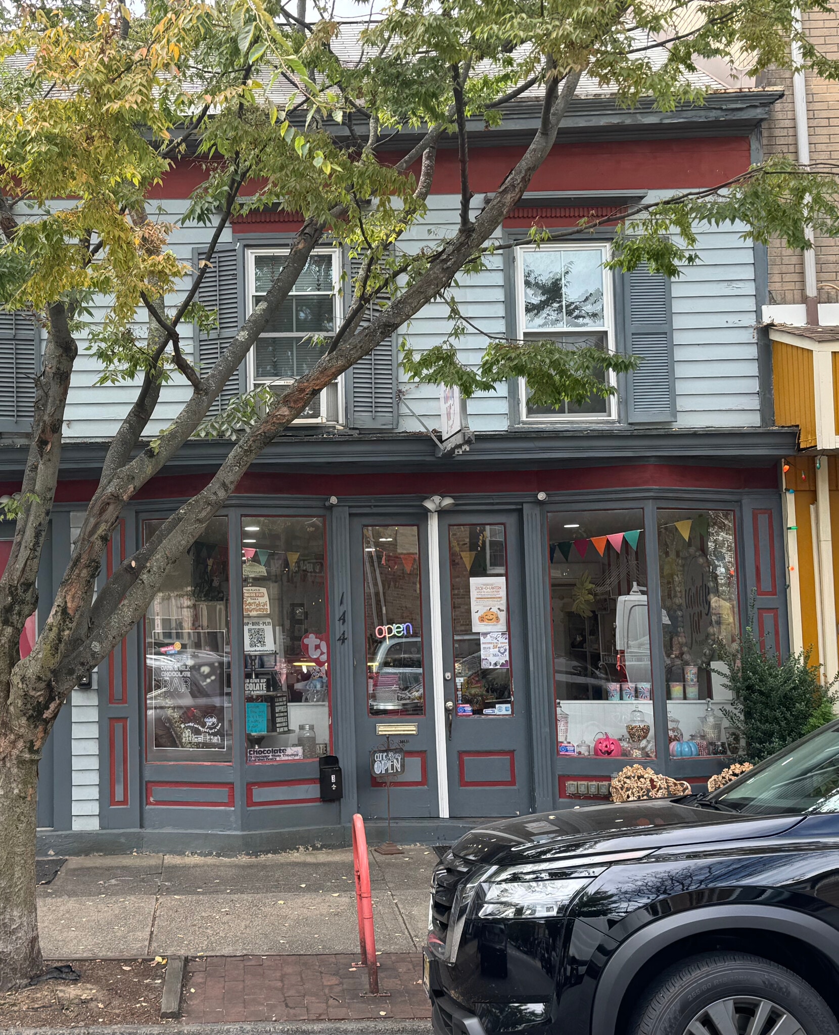 Building Photo - 144 Farnsworth Ave