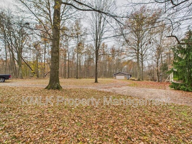 Building Photo - 874 Pleasant St