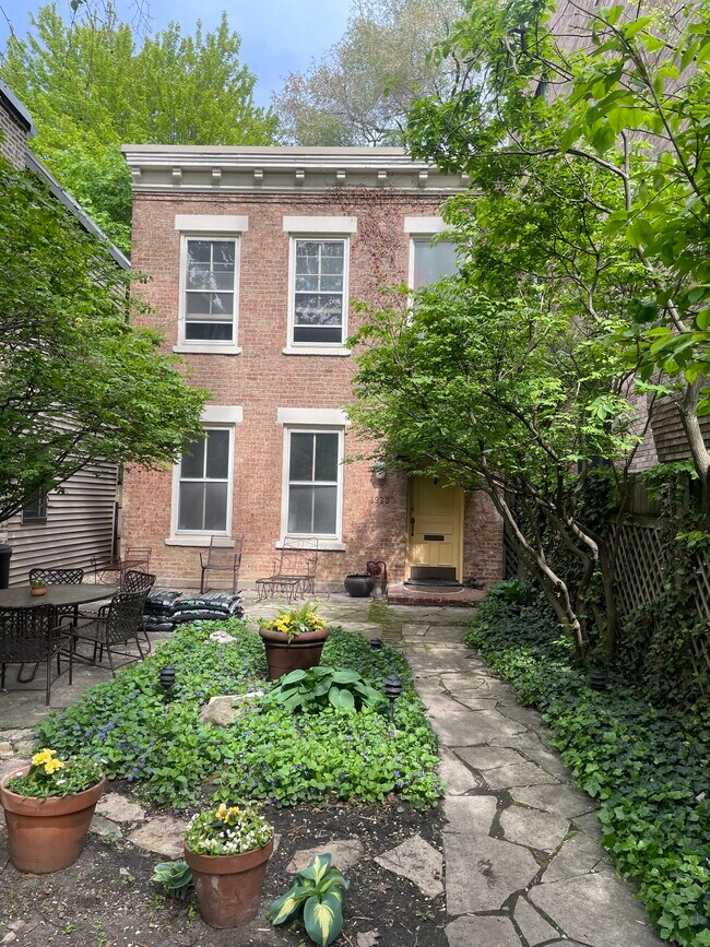 Primary Photo - 1929 N Bissell St