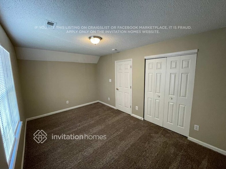 Building Photo - 3869 Longwood Dr SW