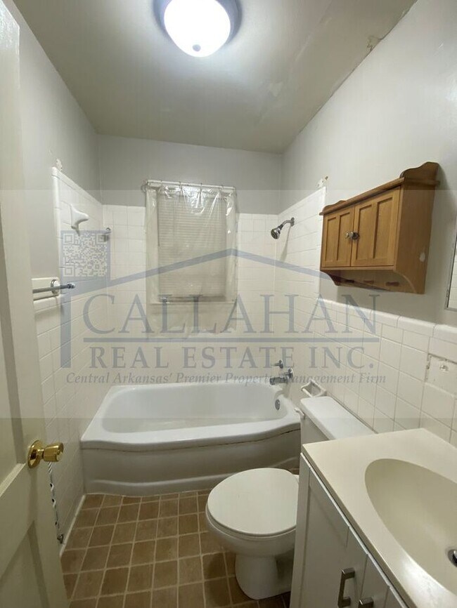 Building Photo - 2 Bedroom Duplex