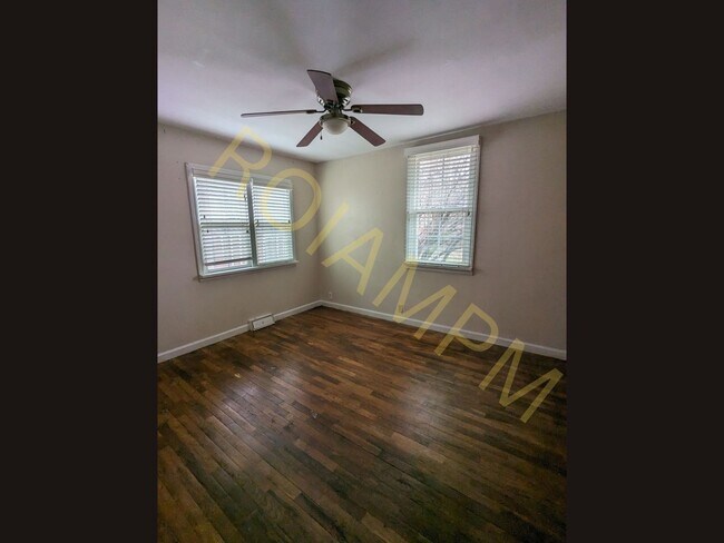 Building Photo - Charming 3 Bed / 1 Bath Home with Office & 2-Car Garage | Great Location Near Fred Meyer