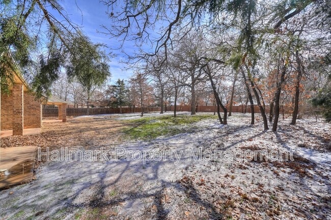 Building Photo - 1042 Hidden Oaks Way