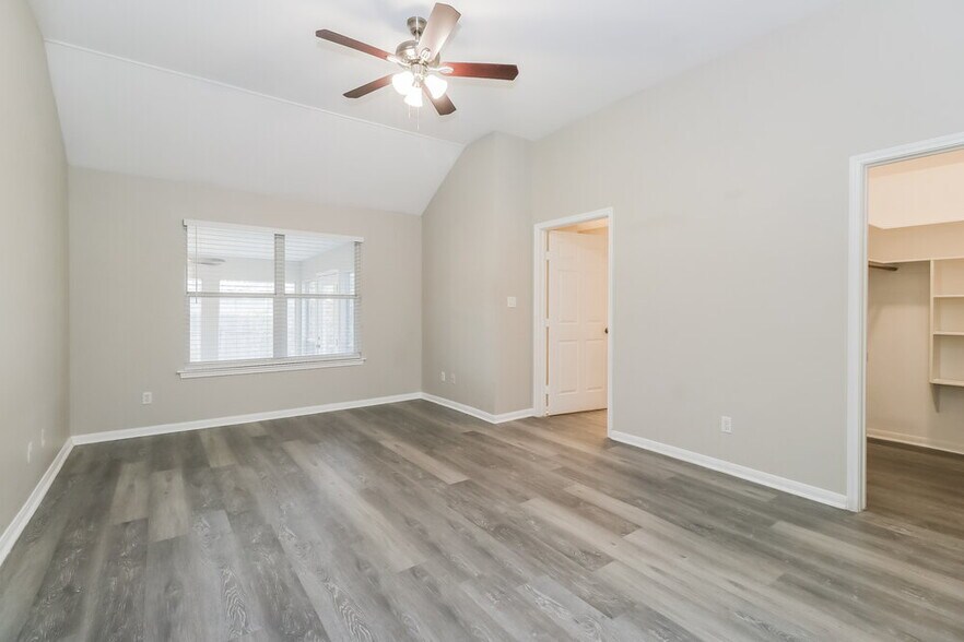 Building Photo - 200 Woodstone Dr