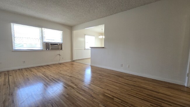 Building Photo - 4706 Vantage Ave
