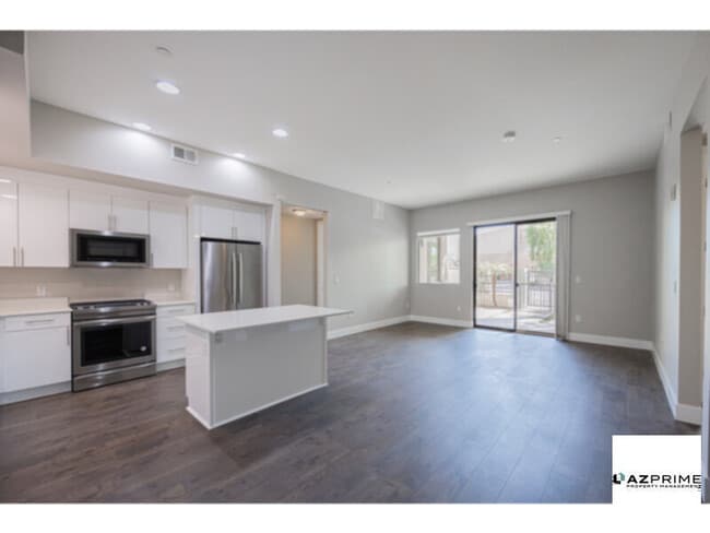 Building Photo - An Extraordinary Chance Awaits to Lease this 2/2 Scottsdale Condo at the coveted Inspire on Earll!