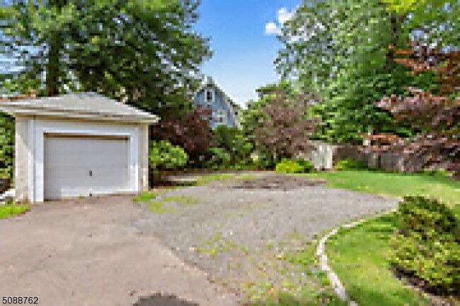 Building Photo - 210 North Ave