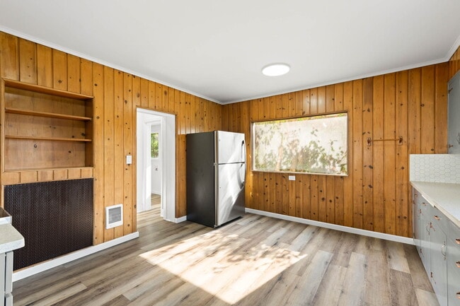 Building Photo - 419 N Alder St