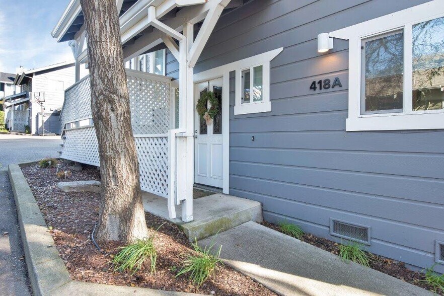 Building Photo - 418 Upham St