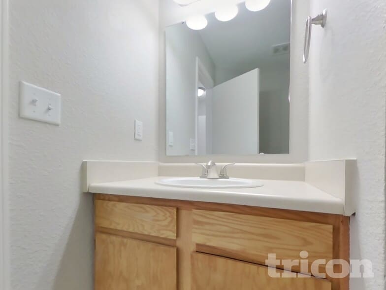 Building Photo - 4669 Driftwood Ln