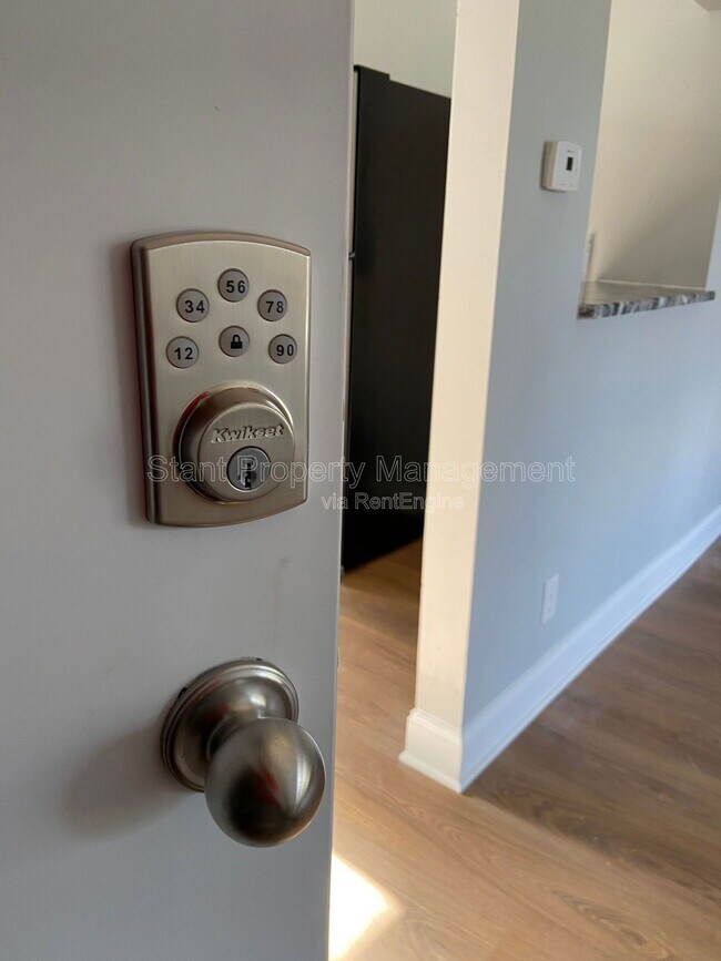 Building Photo - 1505 Franklin Park S