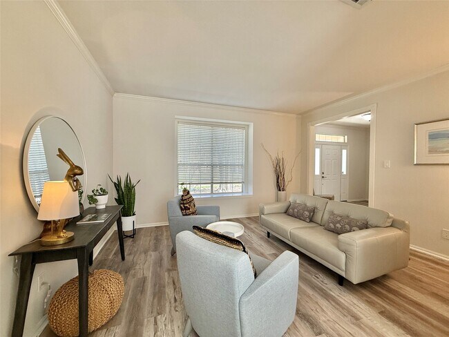 Building Photo - 2 Twin Feather Pl