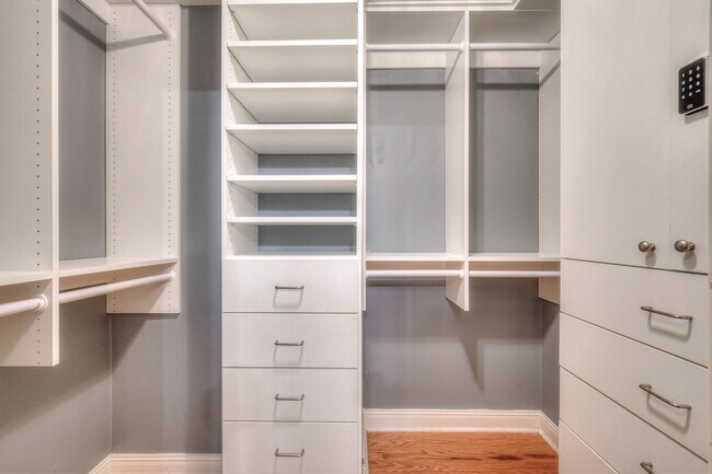 Building Photo - 2609 Westhaven Dr
