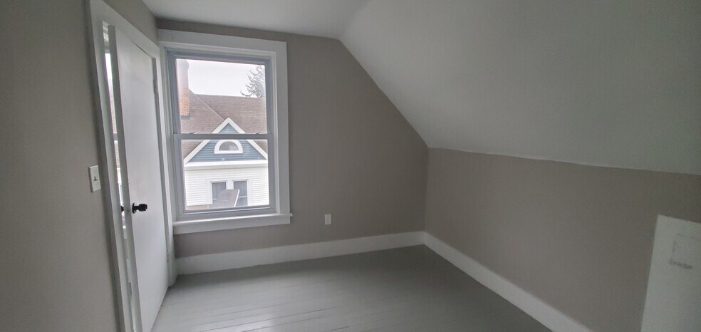 Building Photo - 707 Dewitt Ave