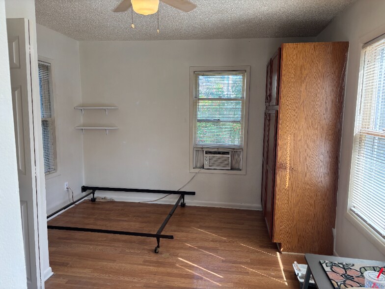 Building Photo - 141 Fairview Ave