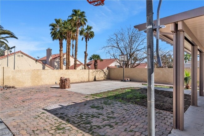 Building Photo - 2710 Strathmoor Dr