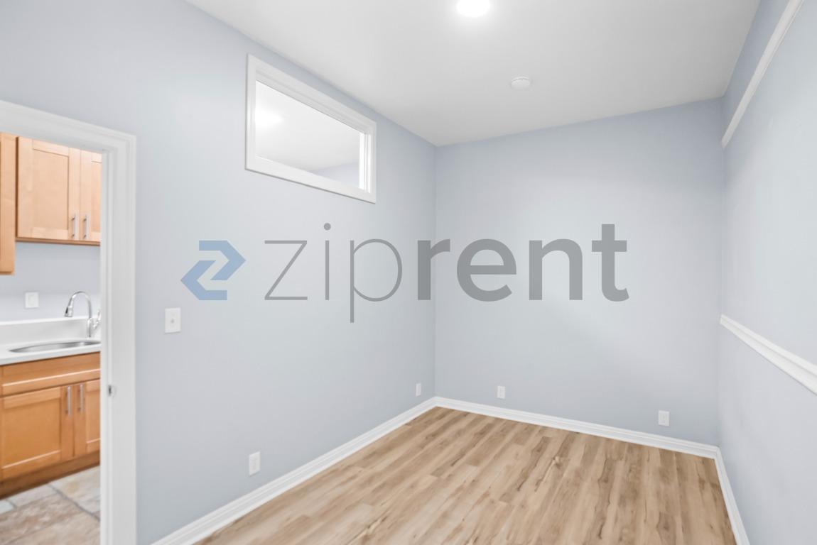 Building Photo - Unit B