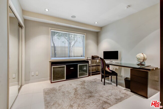 Building Photo - 11921 Dorothy St