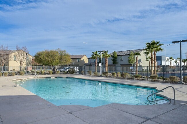 Building Photo - SE!!  Gated!! Community Pool!! Clubhouse!! Fitness Center!! Up Graded Appliances!!! 2 Car Garage!!