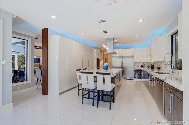 Building Photo - 750 Marine Dr