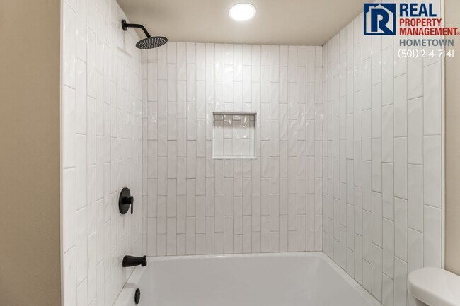 Building Photo - 1812 Sanford Dr