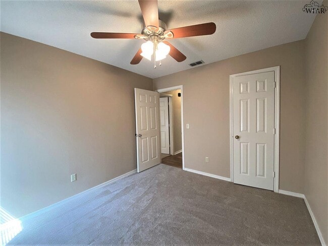 Building Photo - 3803 Stonegate Dr