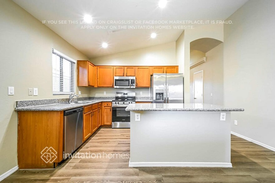 Building Photo - 9025 W Avalon Dr