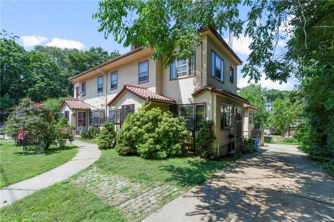 Building Photo - 323 Wolfs Ln