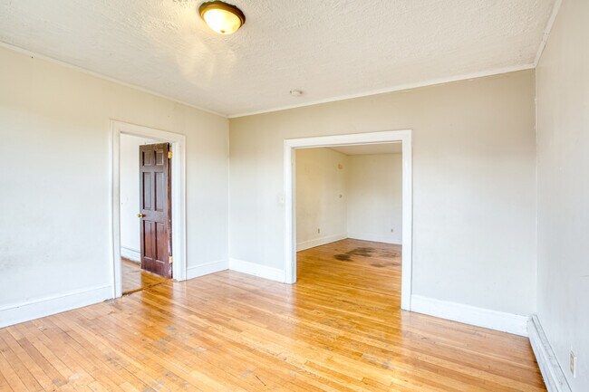 Building Photo - 429 New Britain Ave