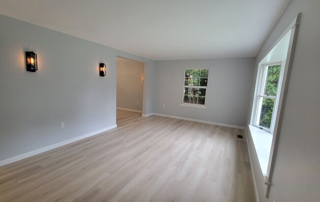 Building Photo - Remodeled Single Family home in Milton