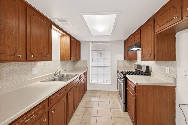 Building Photo - 9302 Eblen Dr