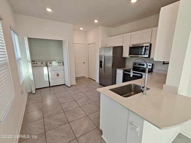 Building Photo - 114 Summer Moon Dr