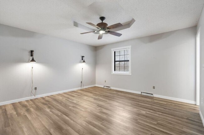 Building Photo - NEWLY REMODELED HOME | 3 Bedroom | 2 Bath ...