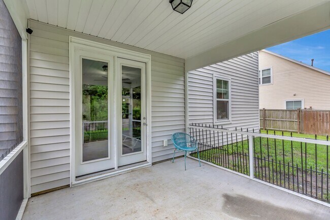 Building Photo - Large open floor plan in Spring Grove Plan...