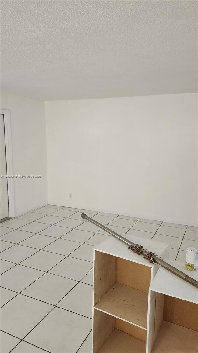 Building Photo - 200 NE 12th Ave