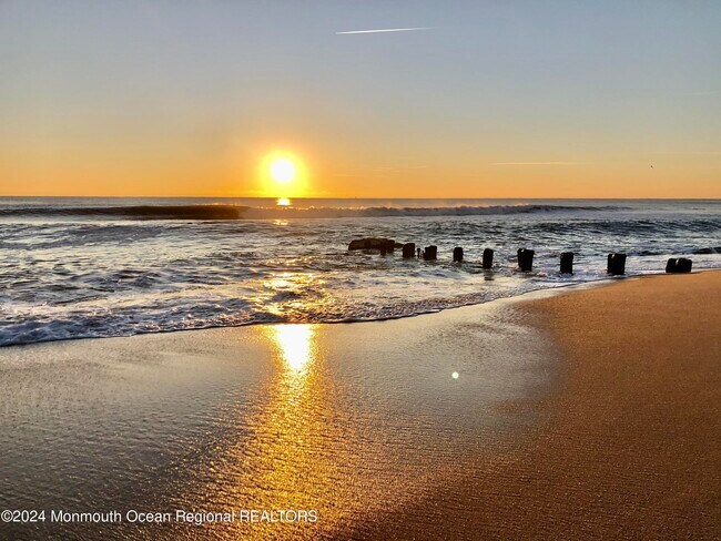 Building Photo - 1310 George St