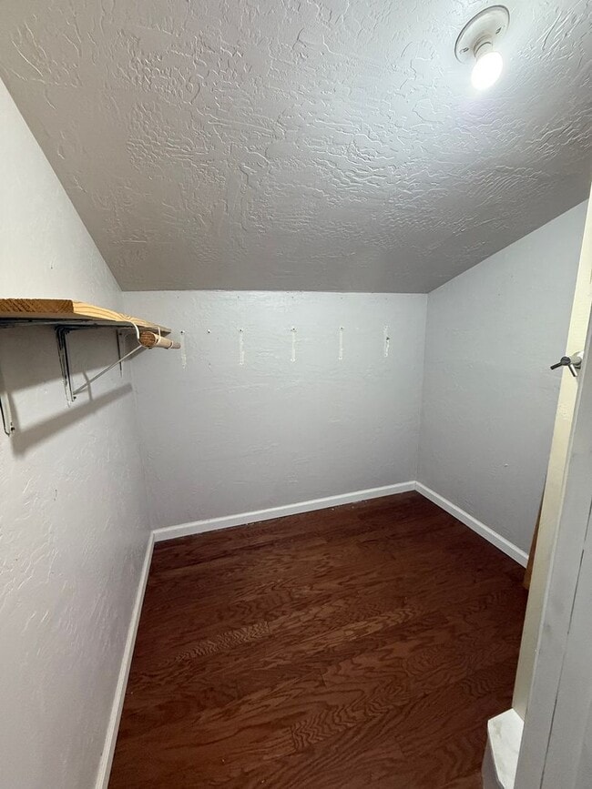 Building Photo - 3-bedroom, 2-bathroom home located in the desirable Garden Tract Subdivision