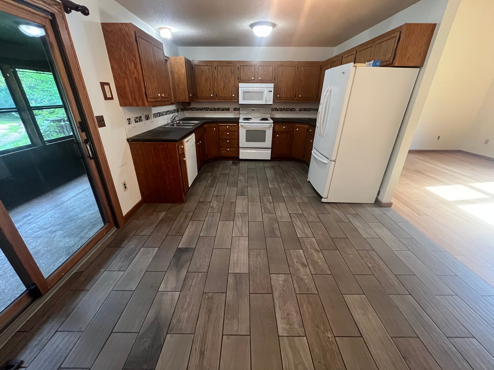 Kitchen - 23260 Bridgestone Rd NW