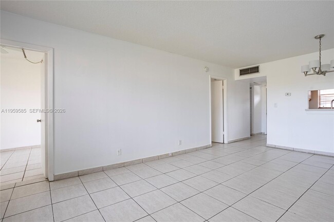 Building Photo - 5021 W Oakland Park Blvd