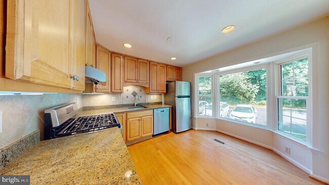 Building Photo - 5739 Oakshore Ct