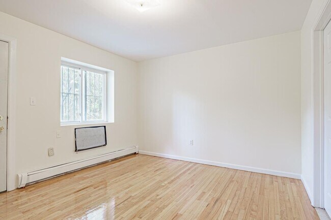 Building Photo - 1337 Park Pl