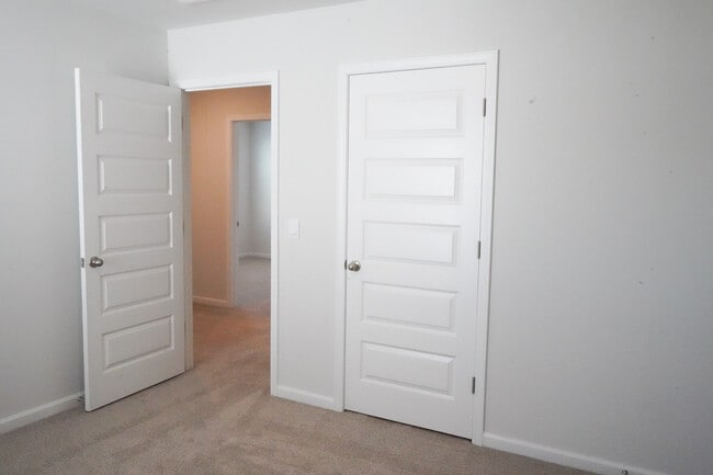 Building Photo - 497 Coconut Dr