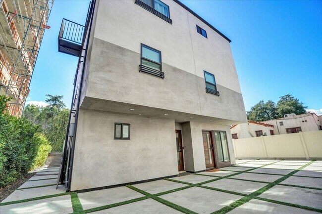 Building Photo - 14541 Weddington St